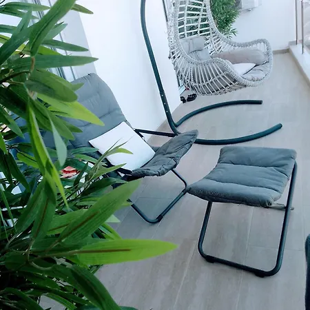 Modern And Light Vacation Retreat Lejlighed Trikomo