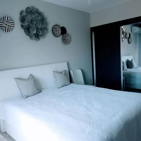 Modern And Light Vacation Retreat Trikomo
